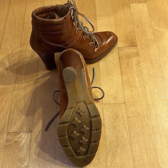Michael Kors distressed brown leather ankle boots with raw leather tie - Picture 4 of 6